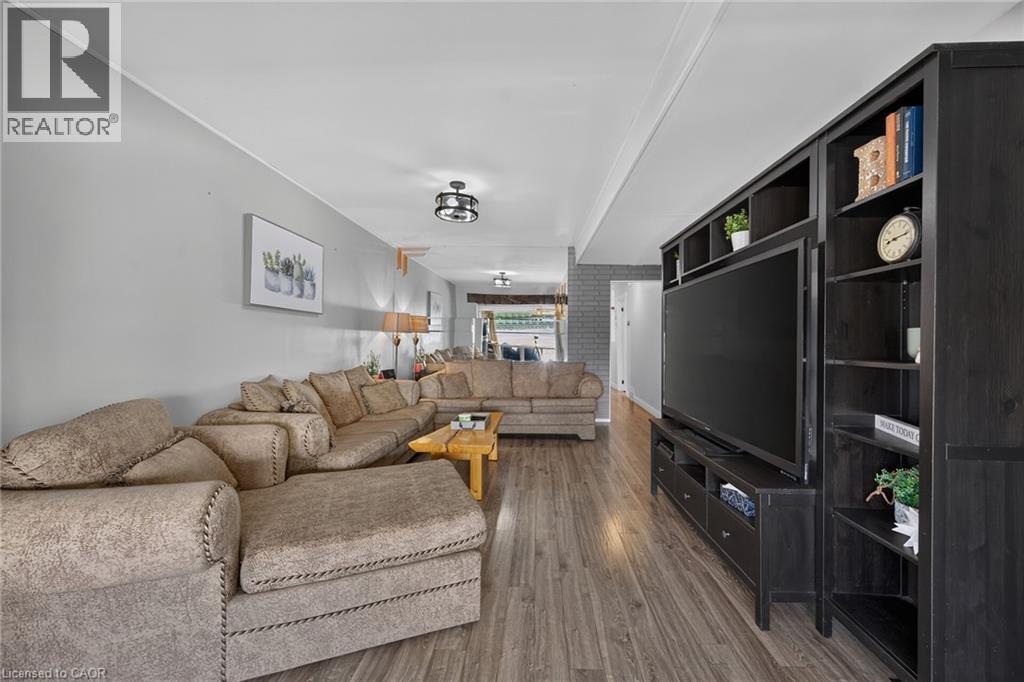 220 Paling Avenue Property Photo 10