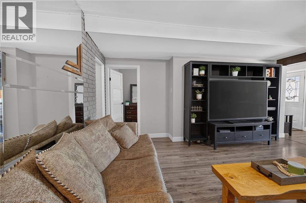 220 Paling Avenue Property Photo 11