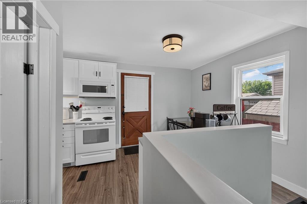 220 Paling Avenue Property Photo 12