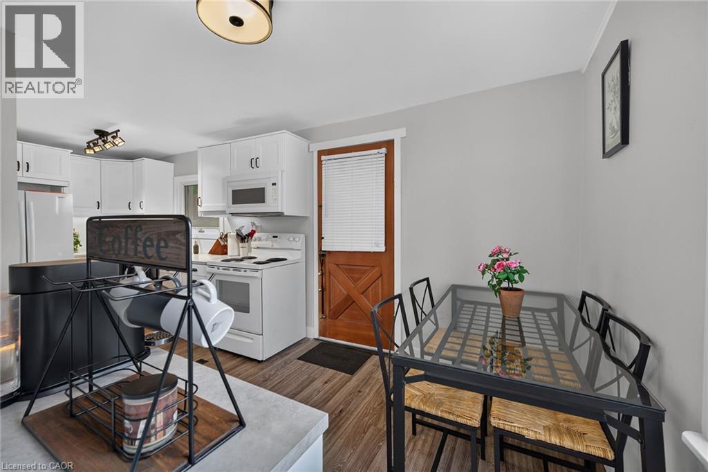 220 Paling Avenue Property Photo 14