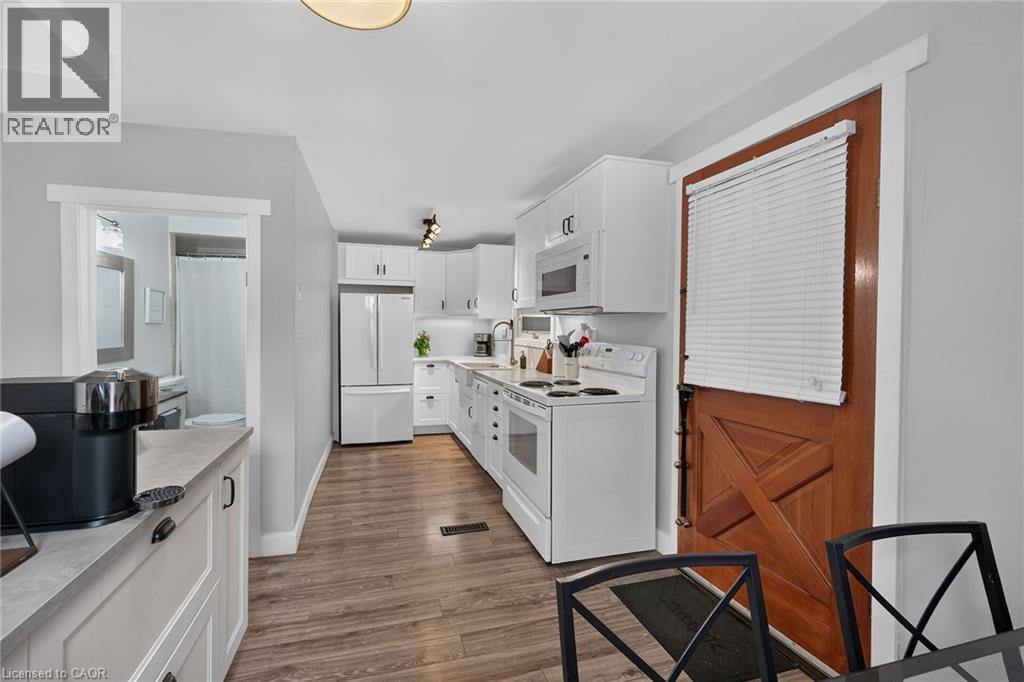220 Paling Avenue Property Photo 15