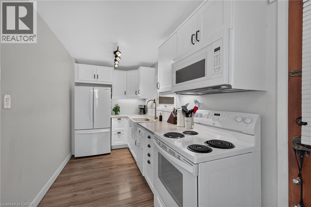220 Paling Avenue Property Photo 16