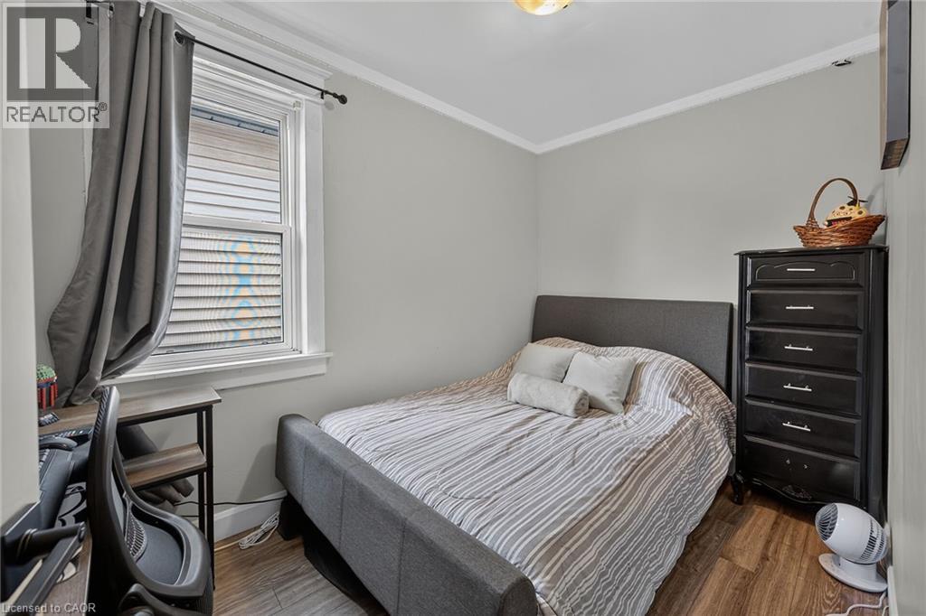 220 Paling Avenue Property Photo 25