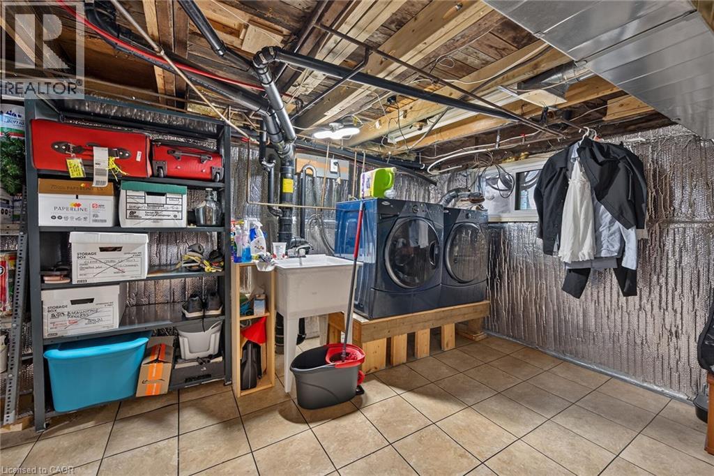 220 Paling Avenue Property Photo 29