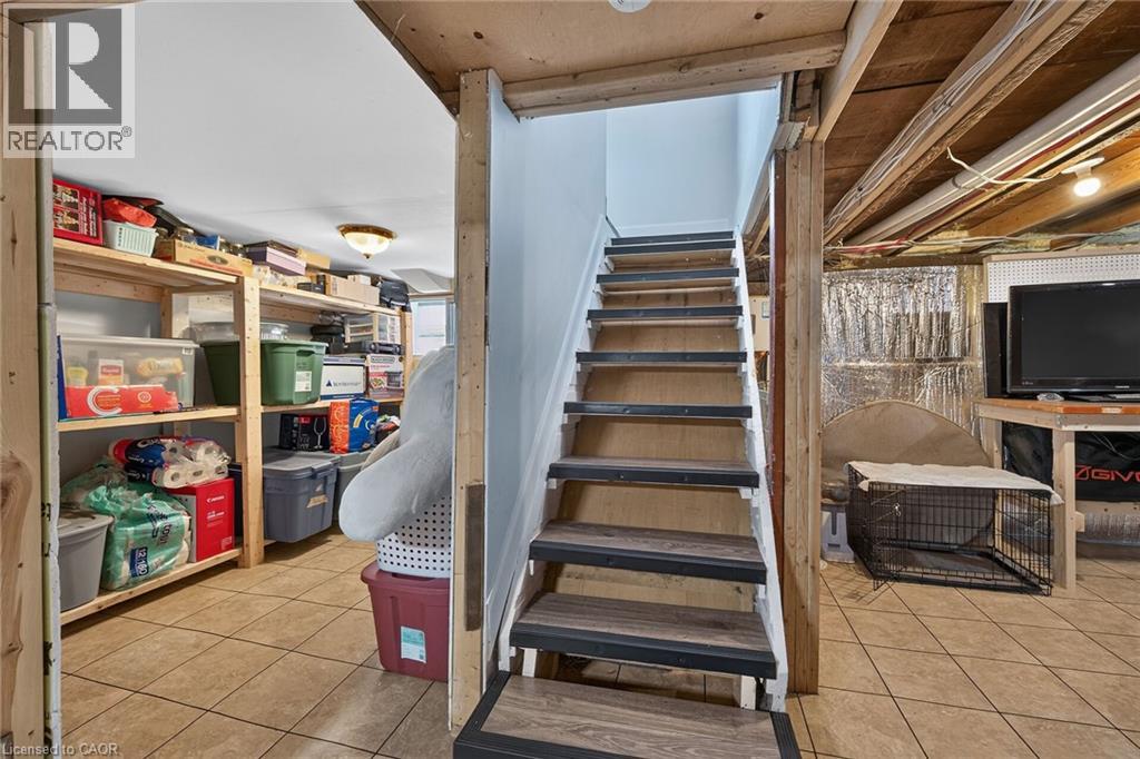 220 Paling Avenue Property Photo 30