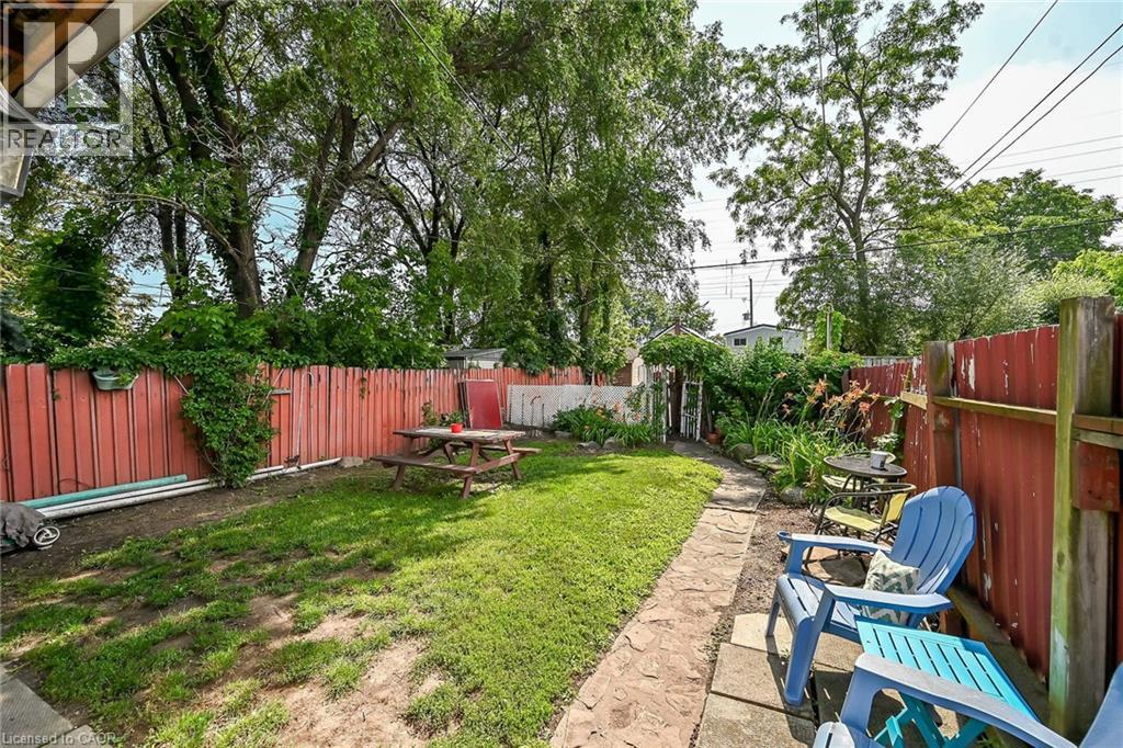 220 Paling Avenue Property Photo 32