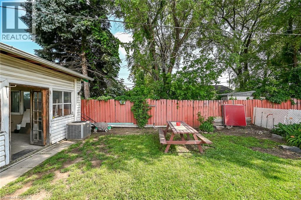 220 Paling Avenue Property Photo 33