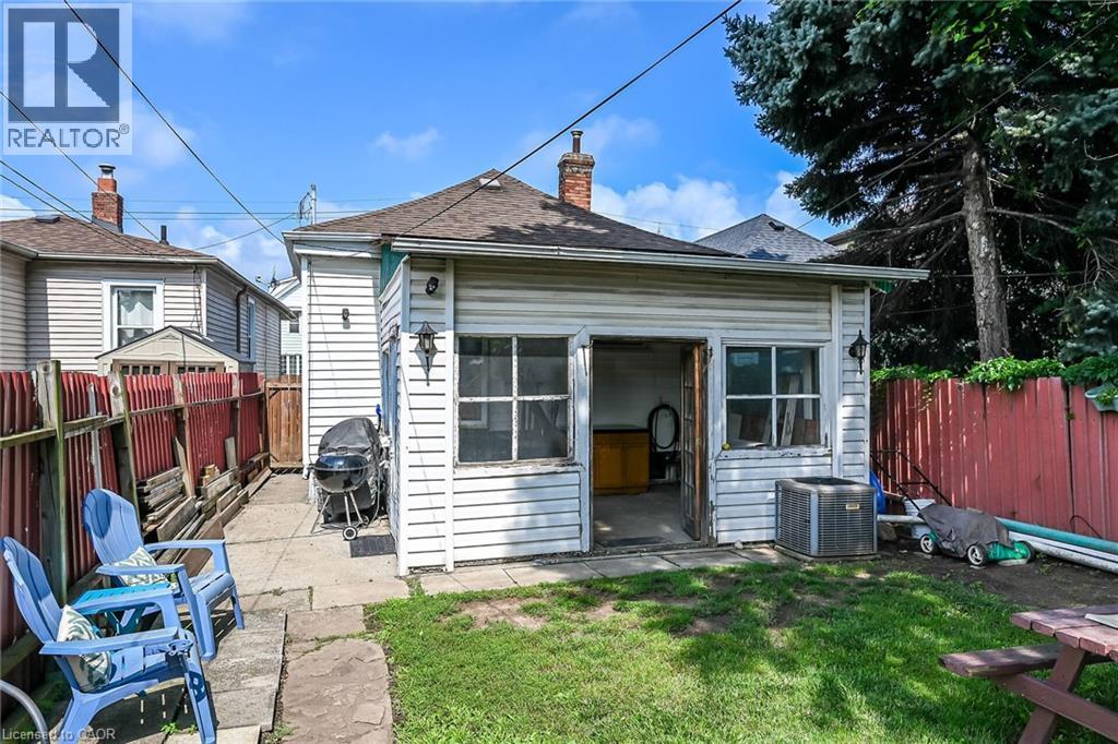 220 Paling Avenue Property Photo 34
