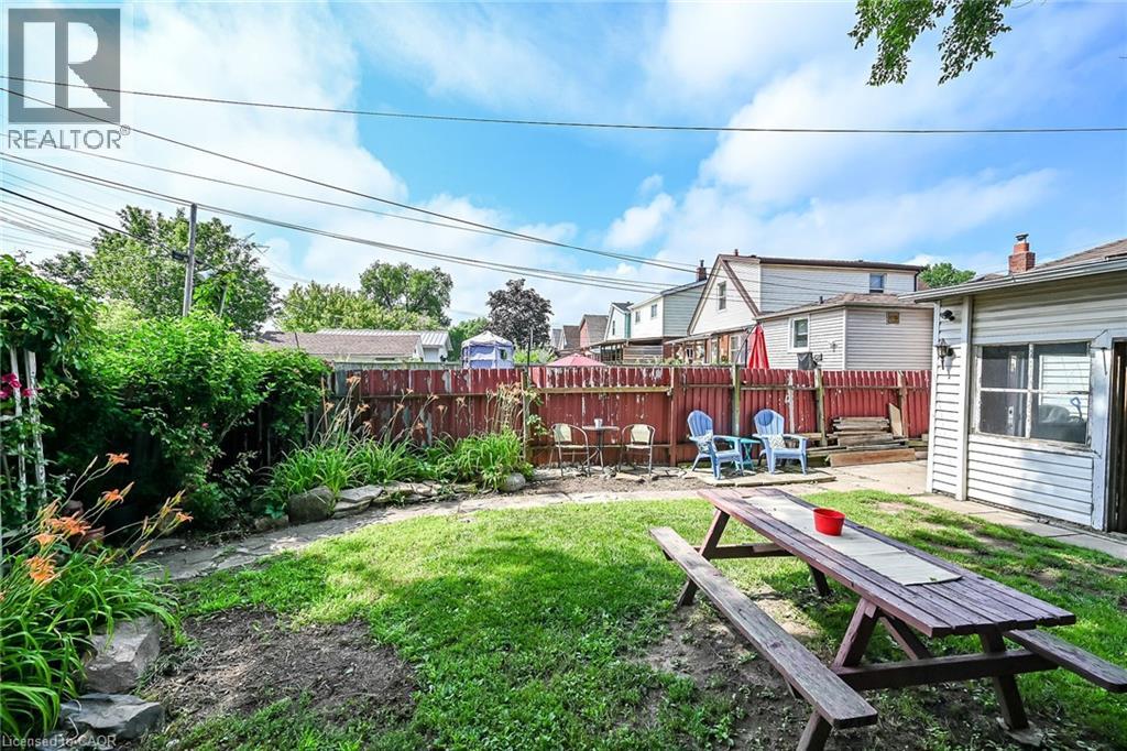 220 Paling Avenue Property Photo 35