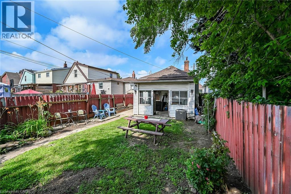 220 Paling Avenue Property Photo 36