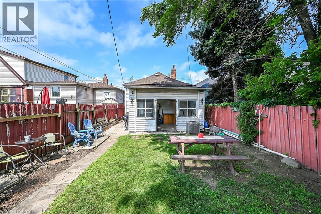 220 Paling Avenue Property Photo 37