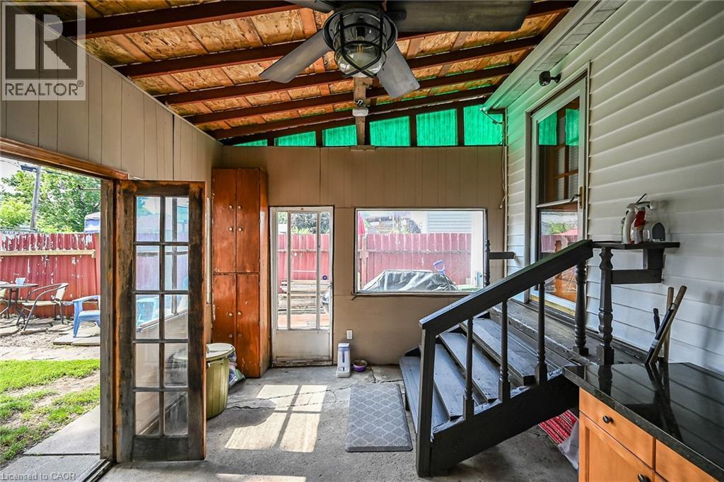220 Paling Avenue Property Photo 39