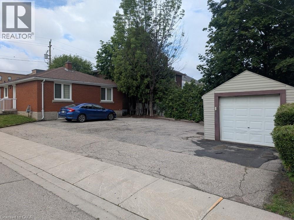 663 Coronation Boulevard Property Photo 3