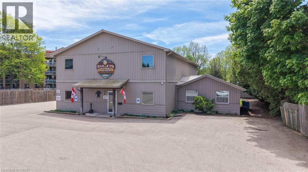 316 Queensway W Property Photo 2