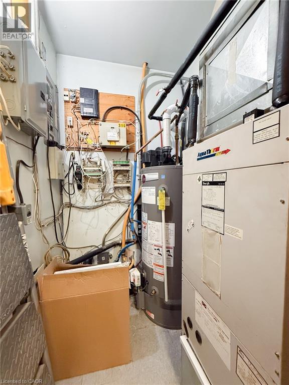 316 Queensway W Property Photo 18