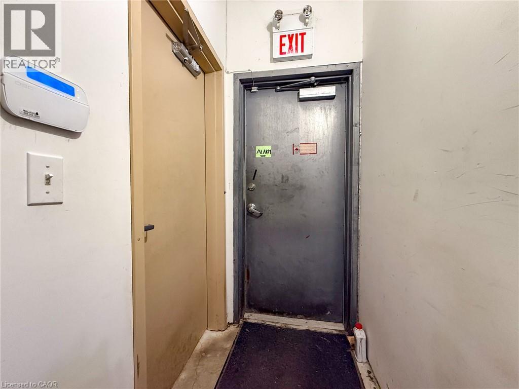 316 Queensway W Property Photo 30