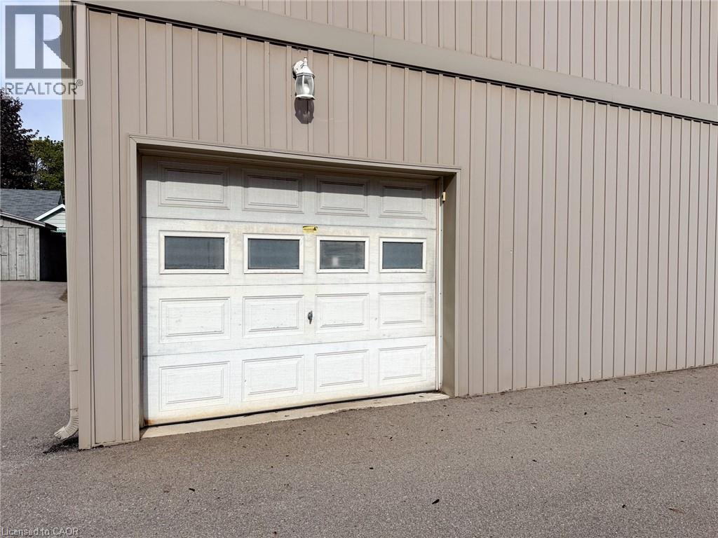 316 Queensway W Property Photo 31