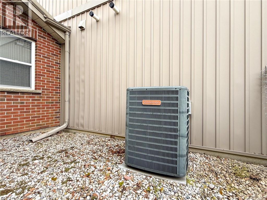 316 Queensway W Property Photo 35