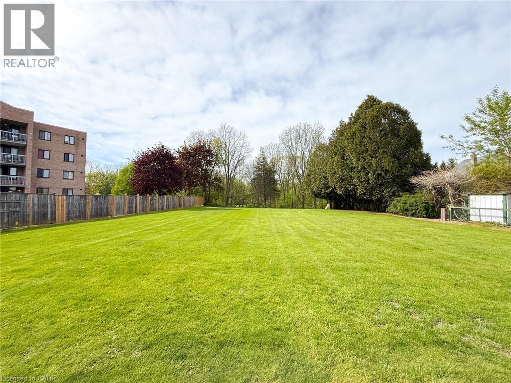 316 Queensway W Property Photo 39