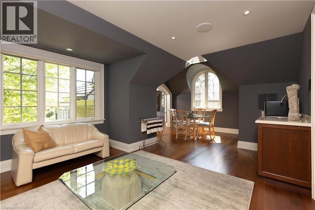 2054 Lakeshore Road E Property Photo 23