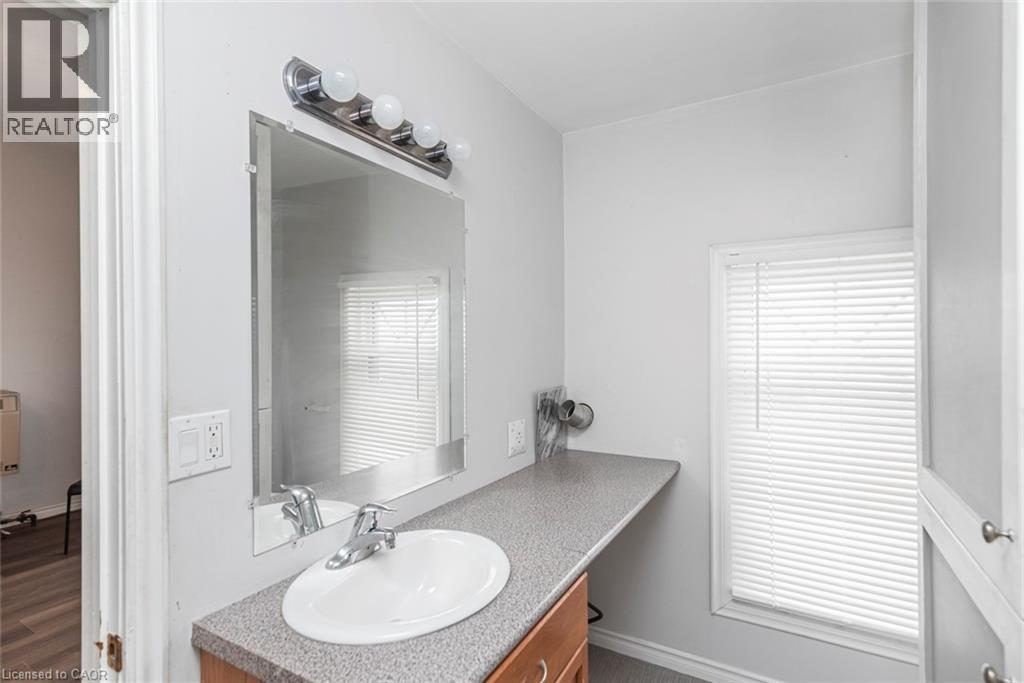 116-118 Lock Street E Property Photo 32