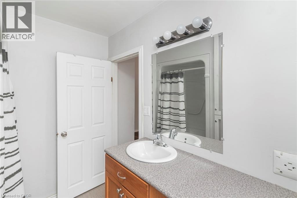 116-118 Lock Street E Property Photo 33