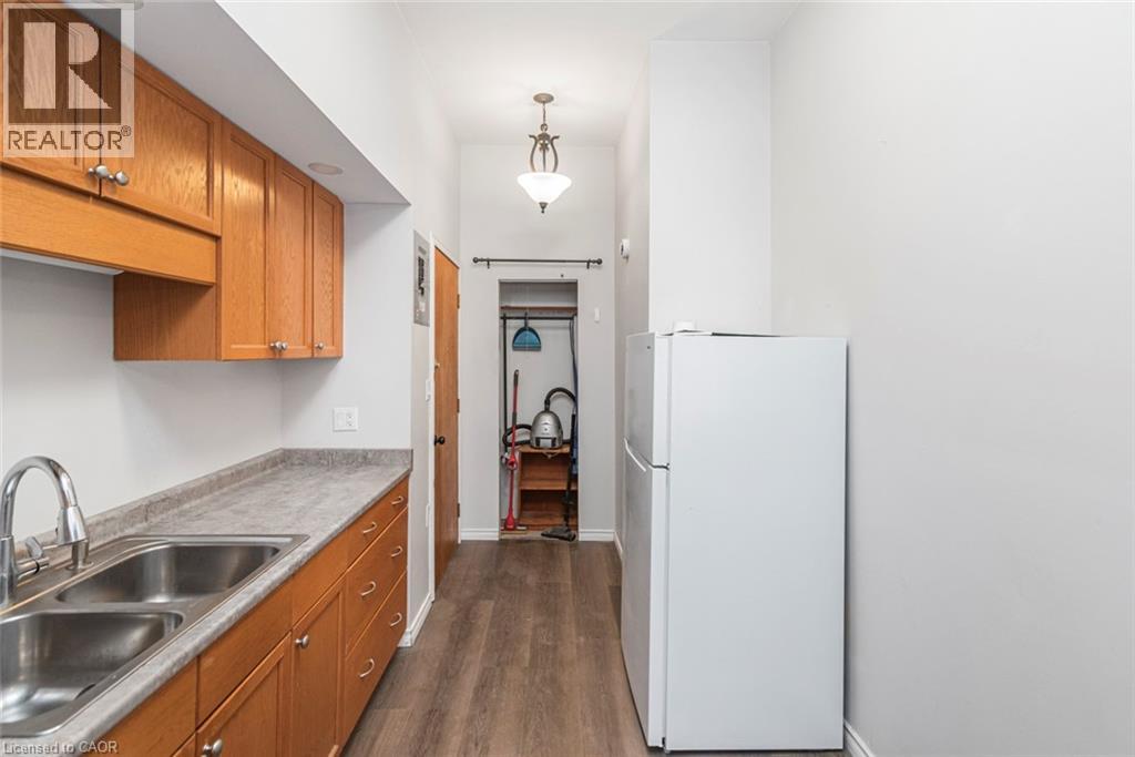 116-118 Lock Street E Property Photo 35