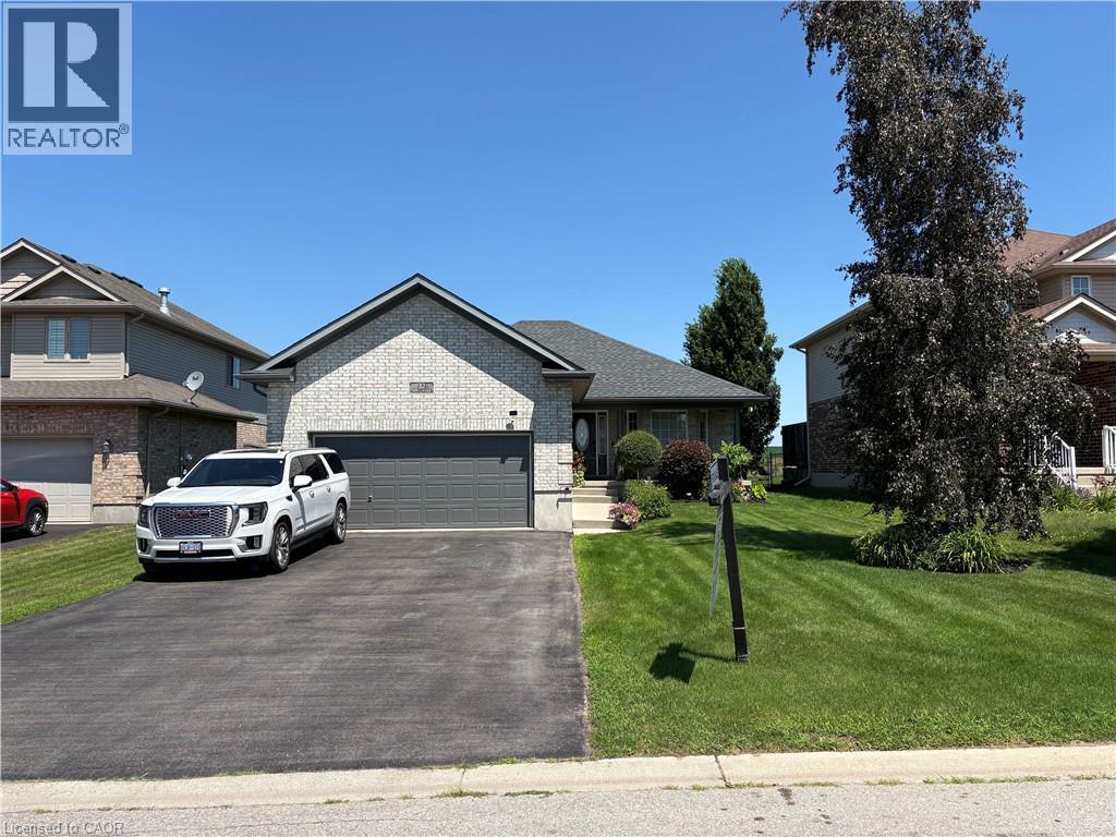32 Applewood Street Property Photo 1