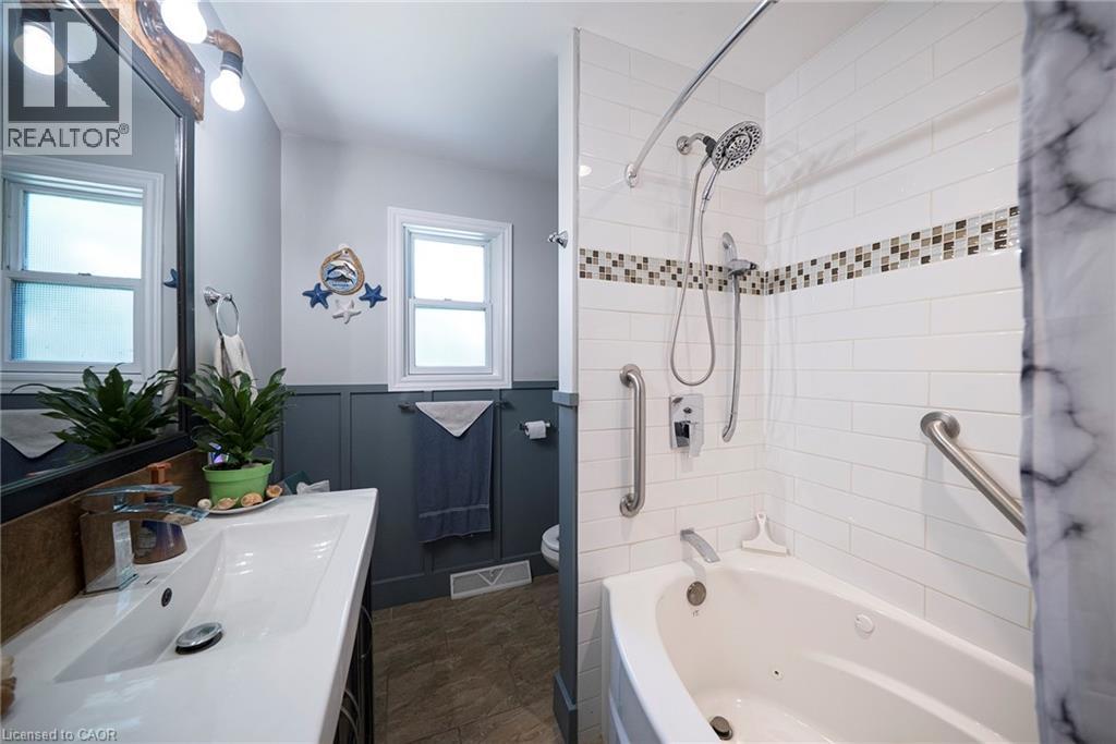 260 Owen Street Property Photo 14