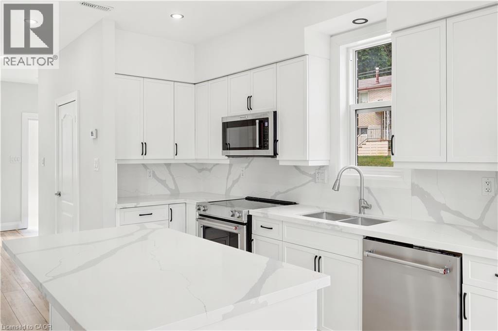 131 St George Street Property Photo 6