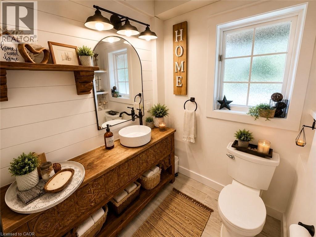 5119 Tenth Line Property Photo 12