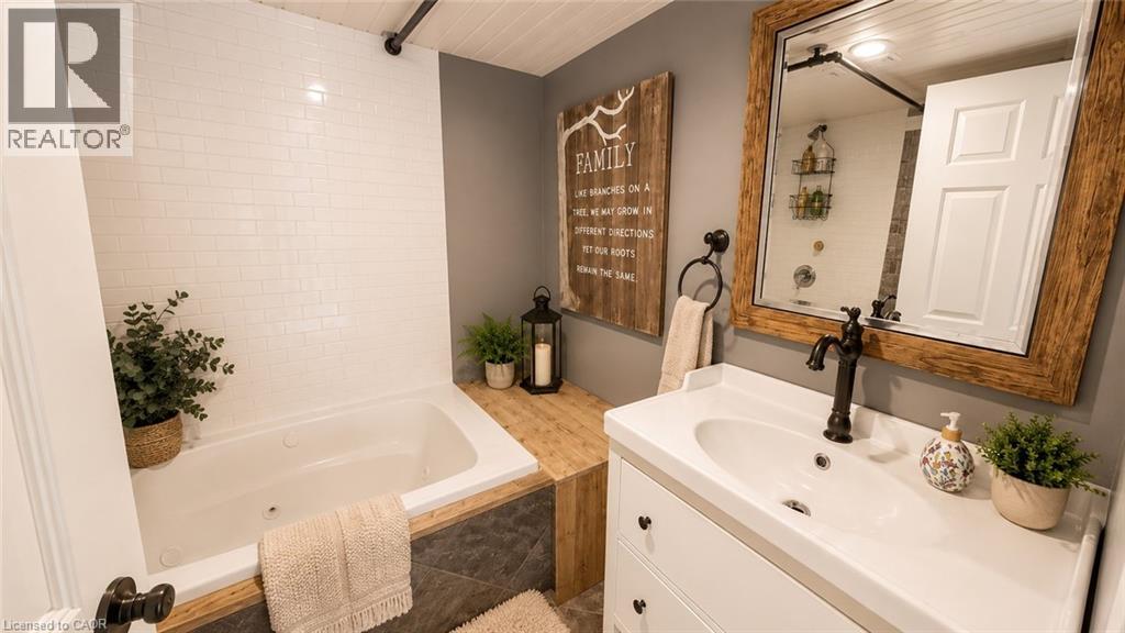 5119 Tenth Line Property Photo 27