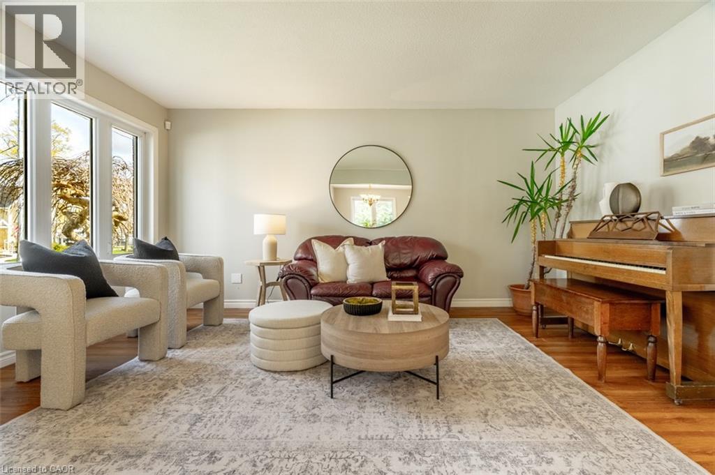 120 Charles Street E Property Photo 6