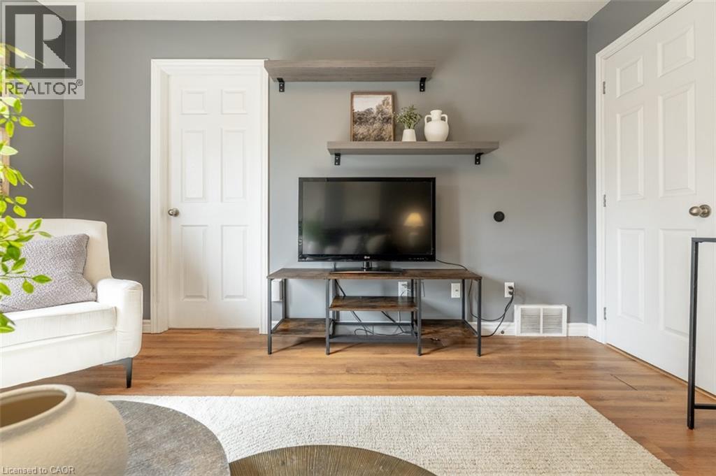 120 Charles Street E Property Photo 12