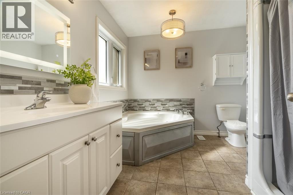 120 Charles Street E Property Photo 13