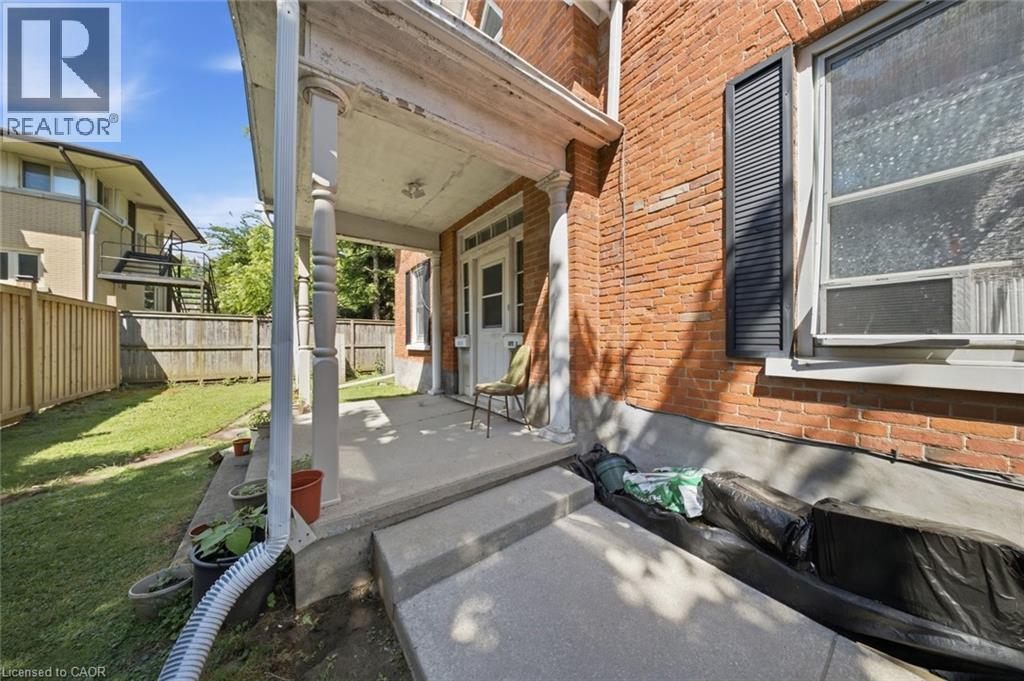 160 Queen Street Property Photo 5