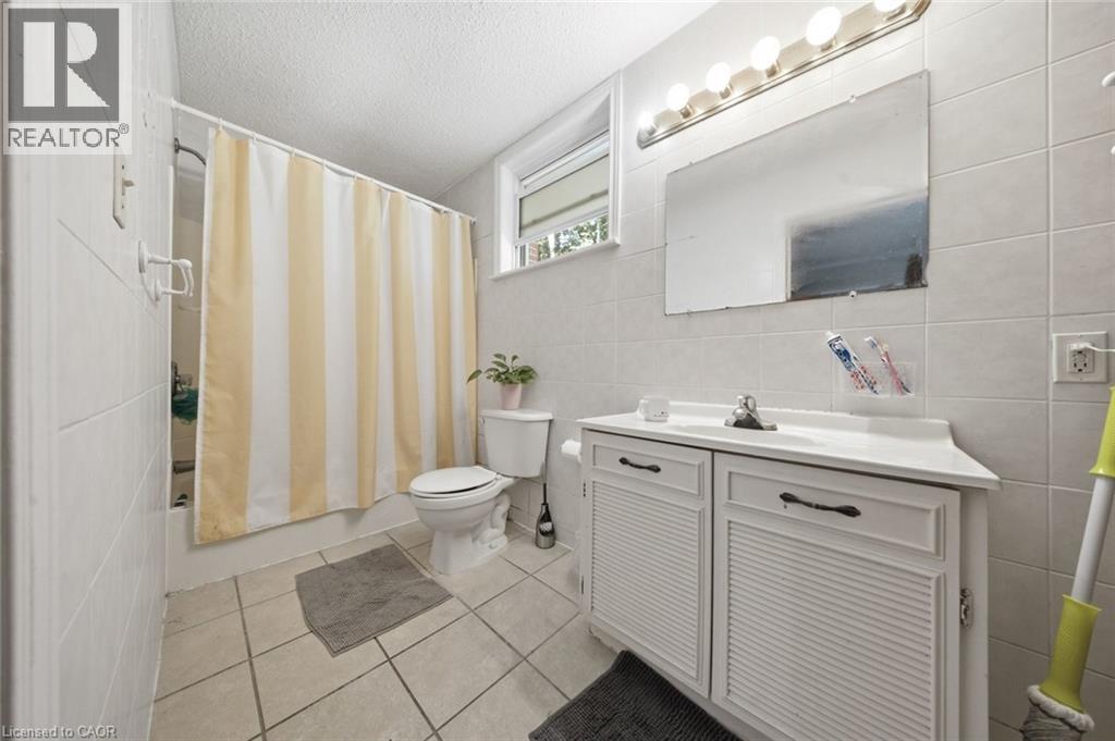 160 Queen Street Property Photo 7