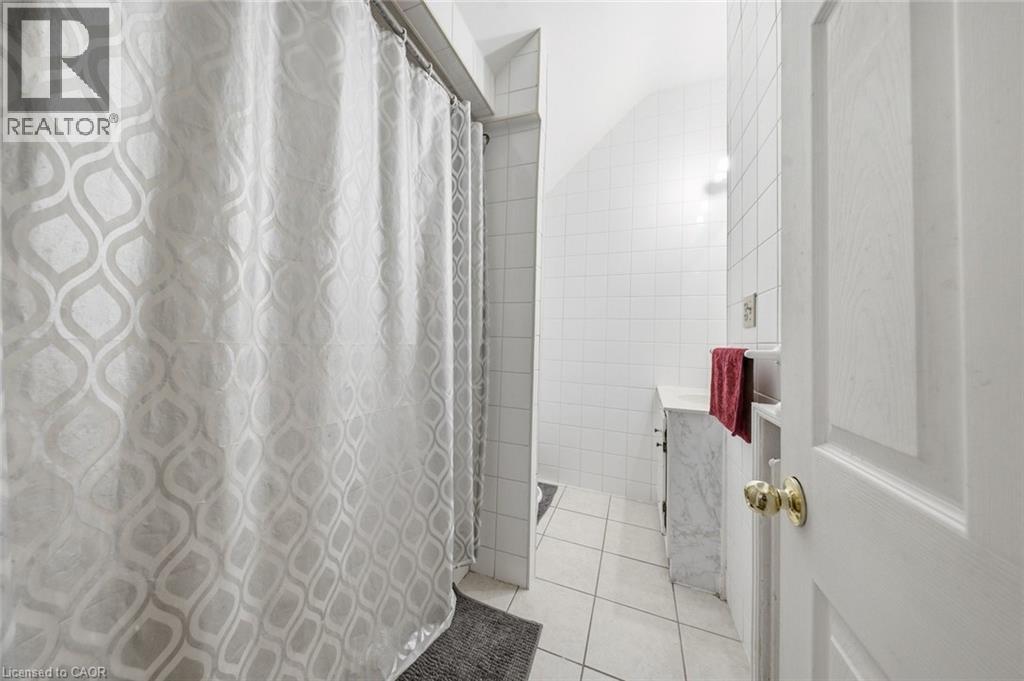 160 Queen Street Property Photo 12