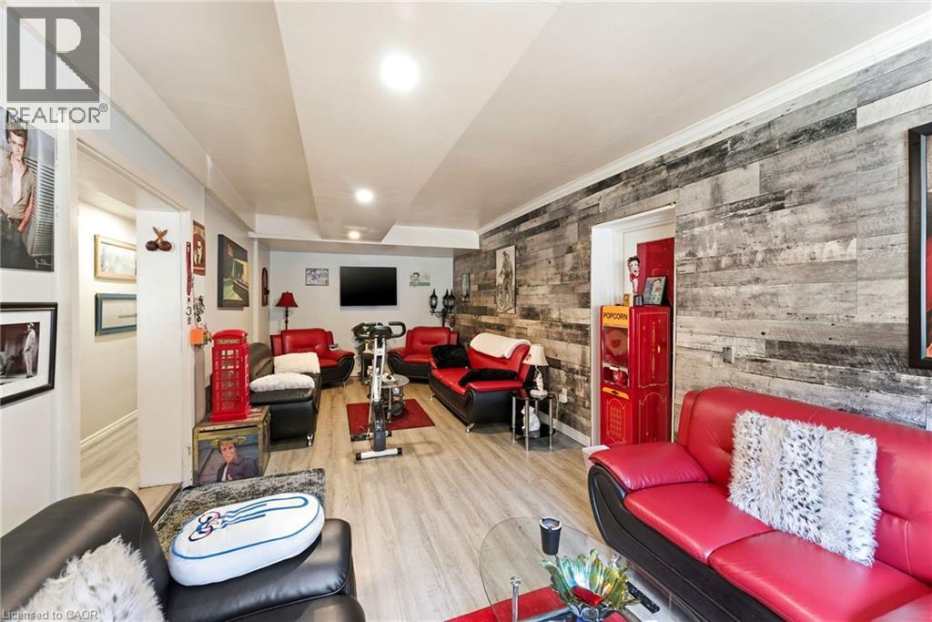 1745 King Street E Property Photo 18