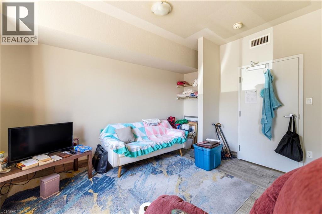 1745 King Street E Property Photo 25