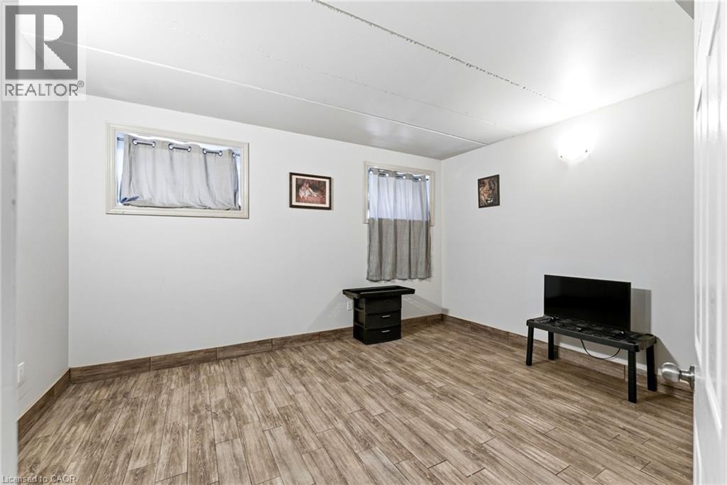 1745 King Street E Property Photo 43