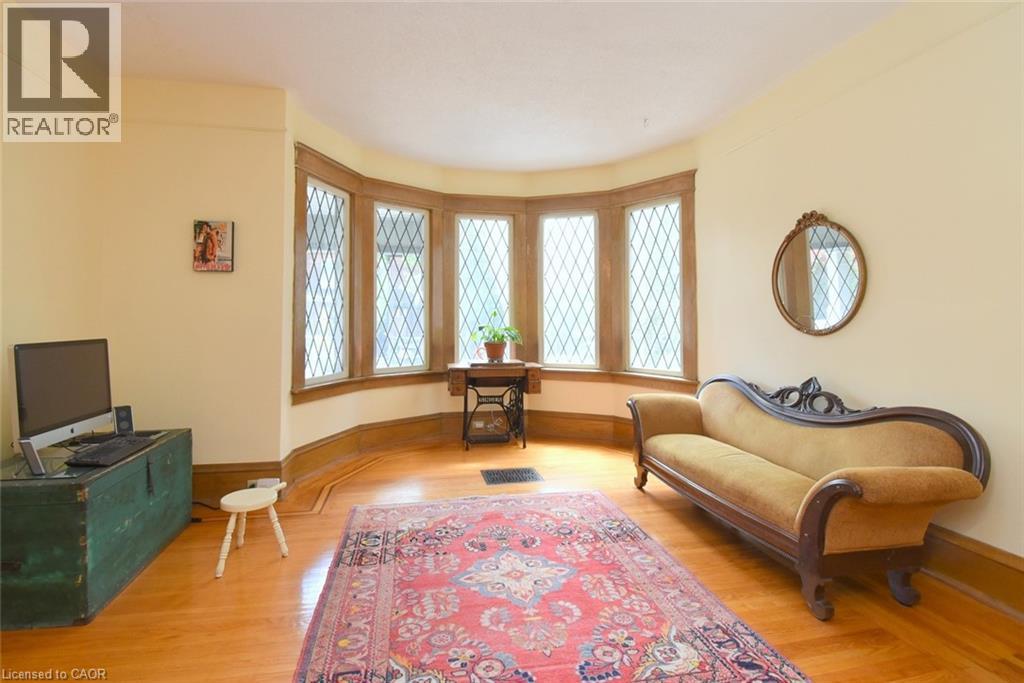 28 St Clair Avenue Property Photo 7