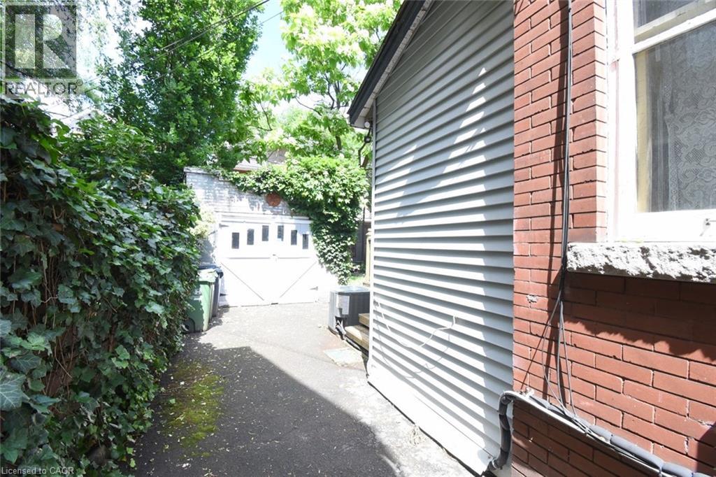 28 St Clair Avenue Property Photo 41