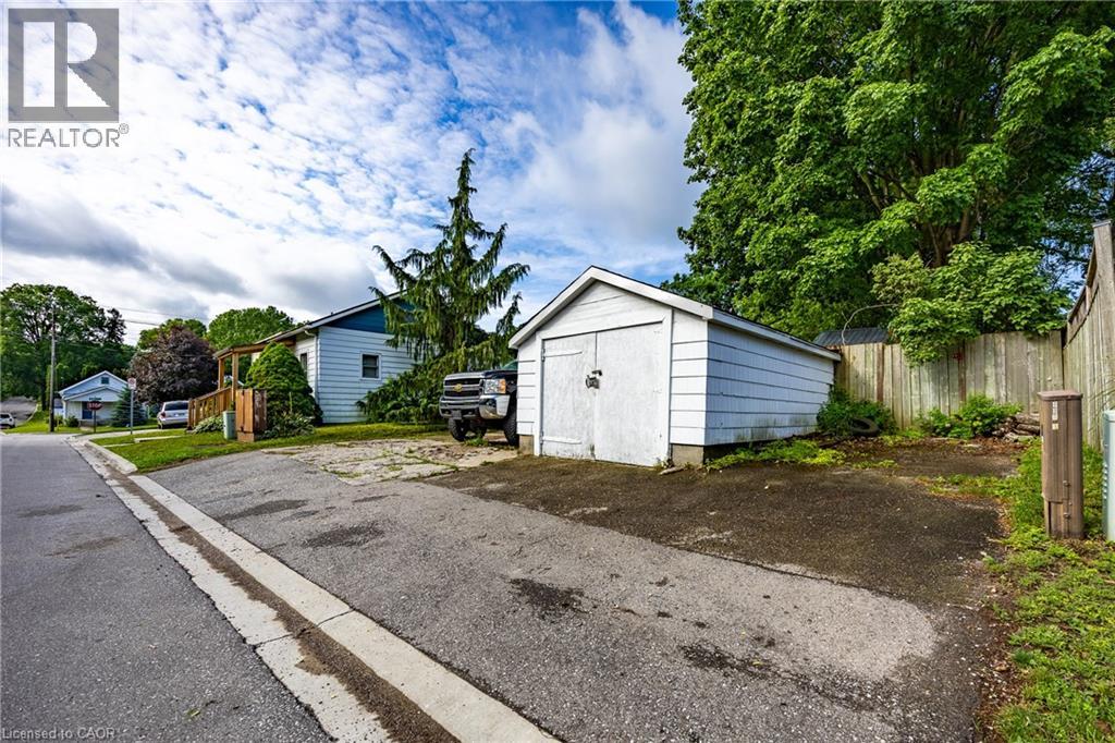 122 Queen Street Property Photo 3