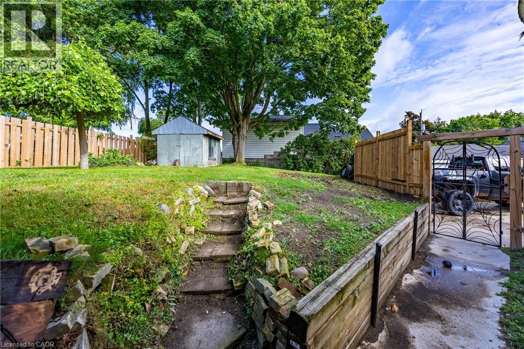 122 Queen Street Property Photo 4