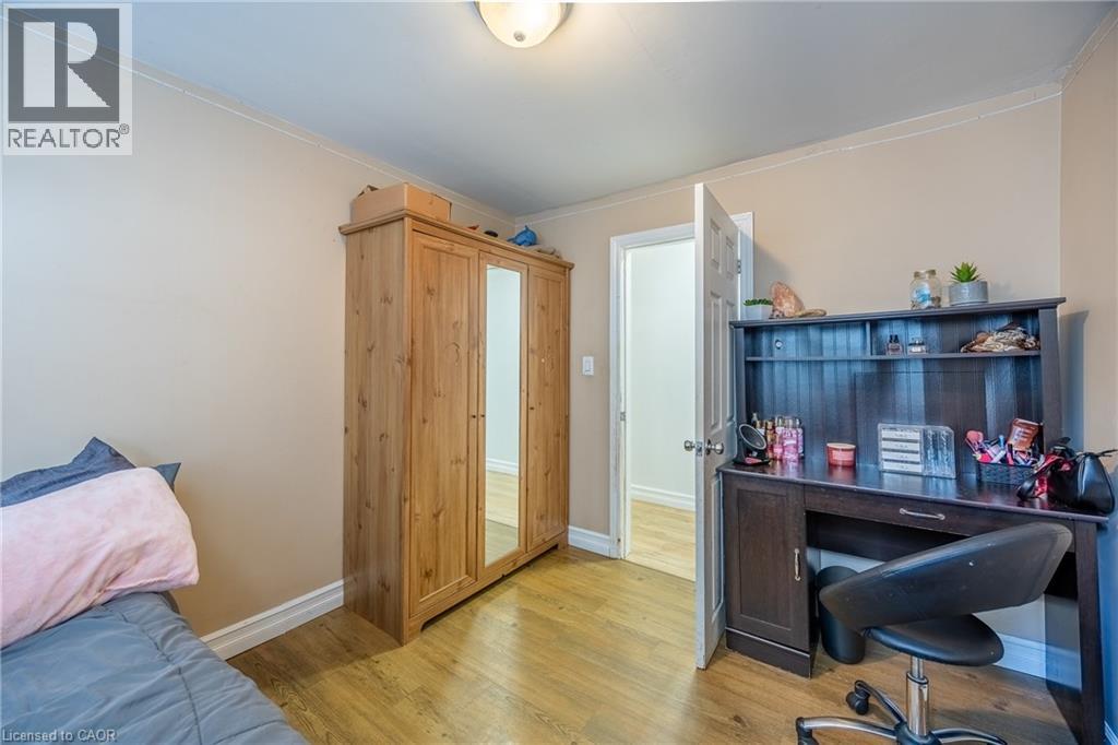 122 Queen Street Property Photo 12