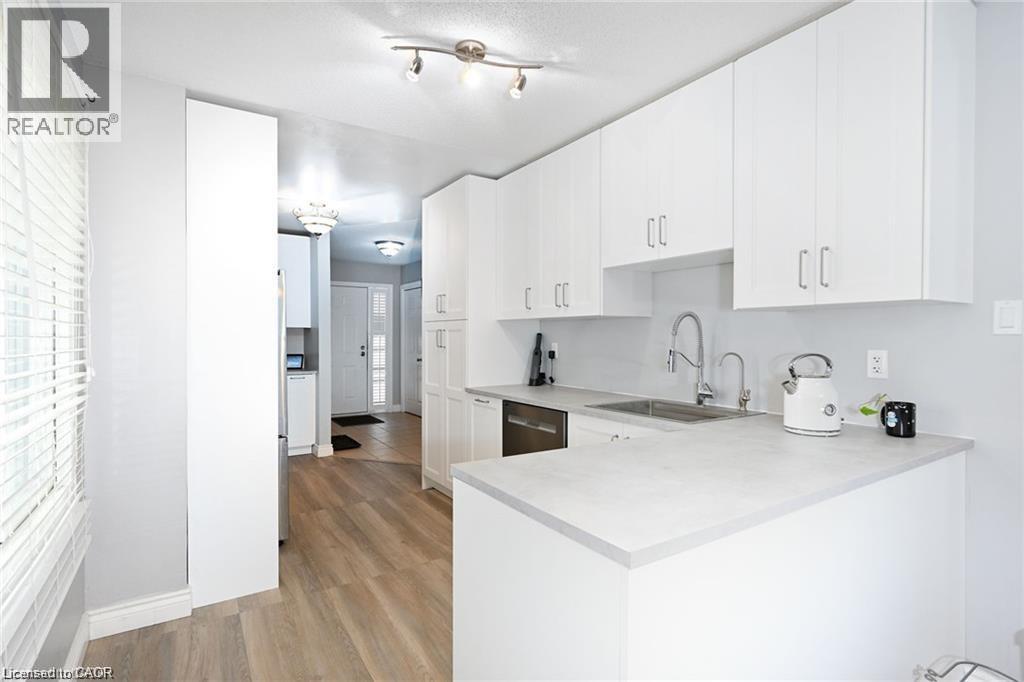 8 Buss Court Property Photo 5