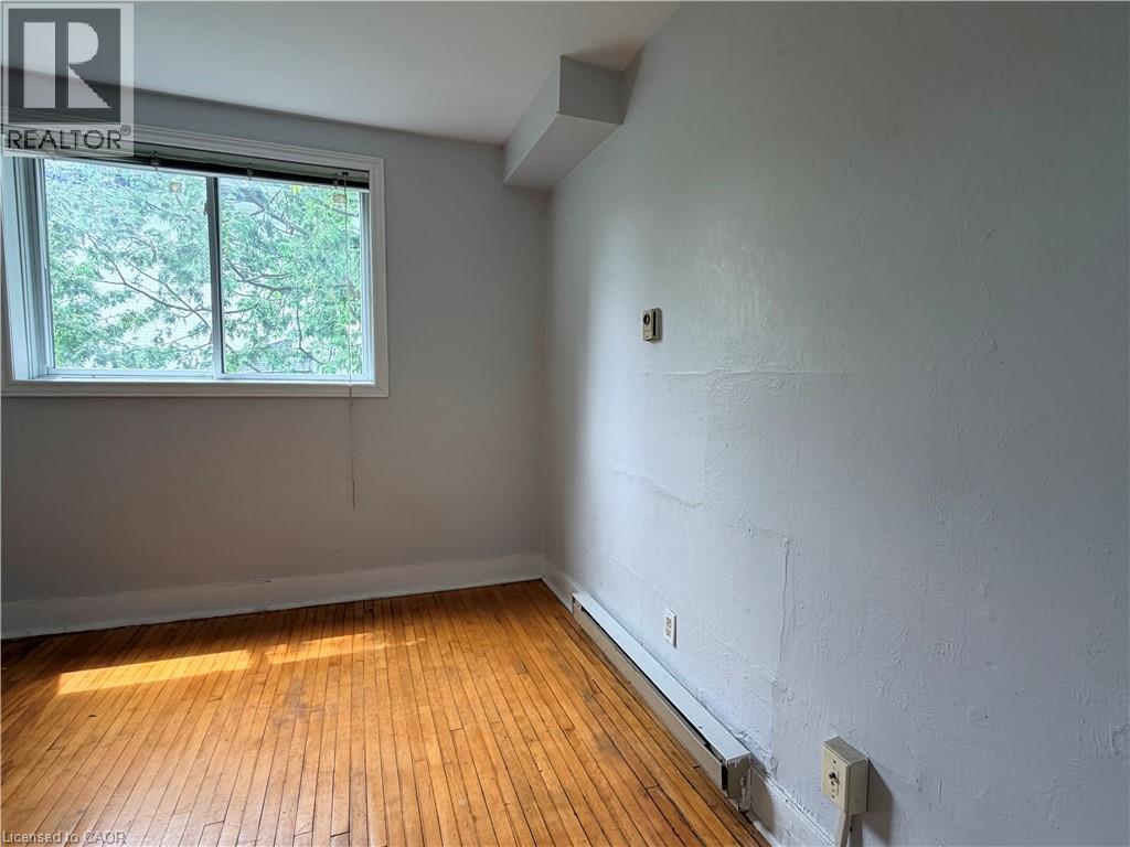 74 William Street W Unit# 4 Property Photo 8