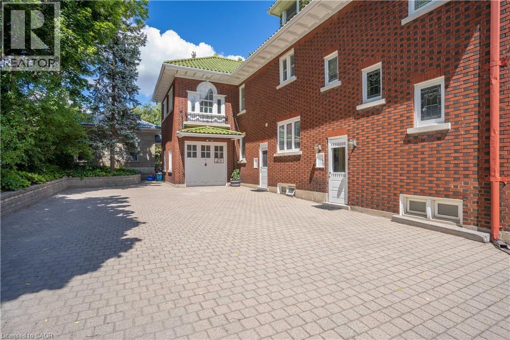 12 WELLINGTON Street N Unit# 2