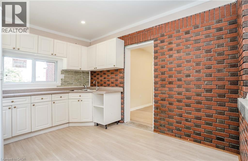 12 Wellington Street N Unit# 2 Property Photo 11